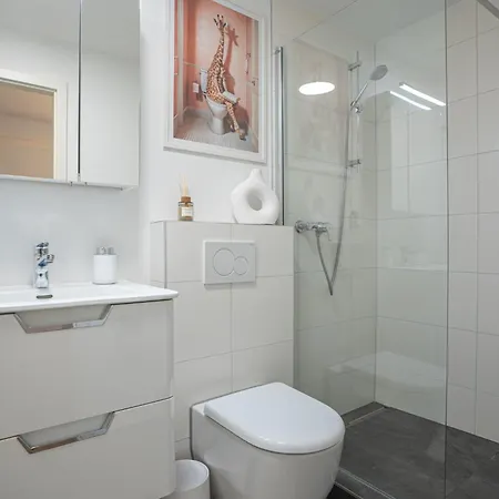 Modern - Lots Of Comfort In A Location Lägenhet *