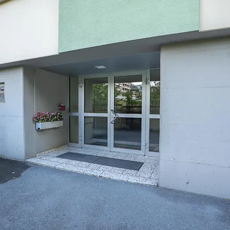 Modern - Lots Of Comfort In A Location