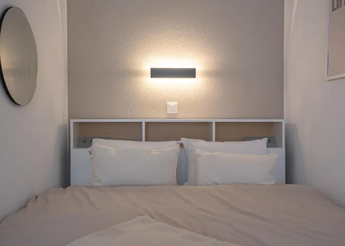 Modern - Lots Of Comfort In A Location