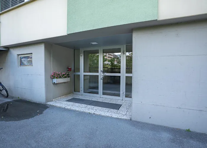 Modern - Lots Of Comfort In A Location